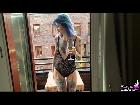 ❤️ 途方もない女の子がガブガブとしゃぶり、広い空の下で情熱的にファックする 上質なセックス ❌️